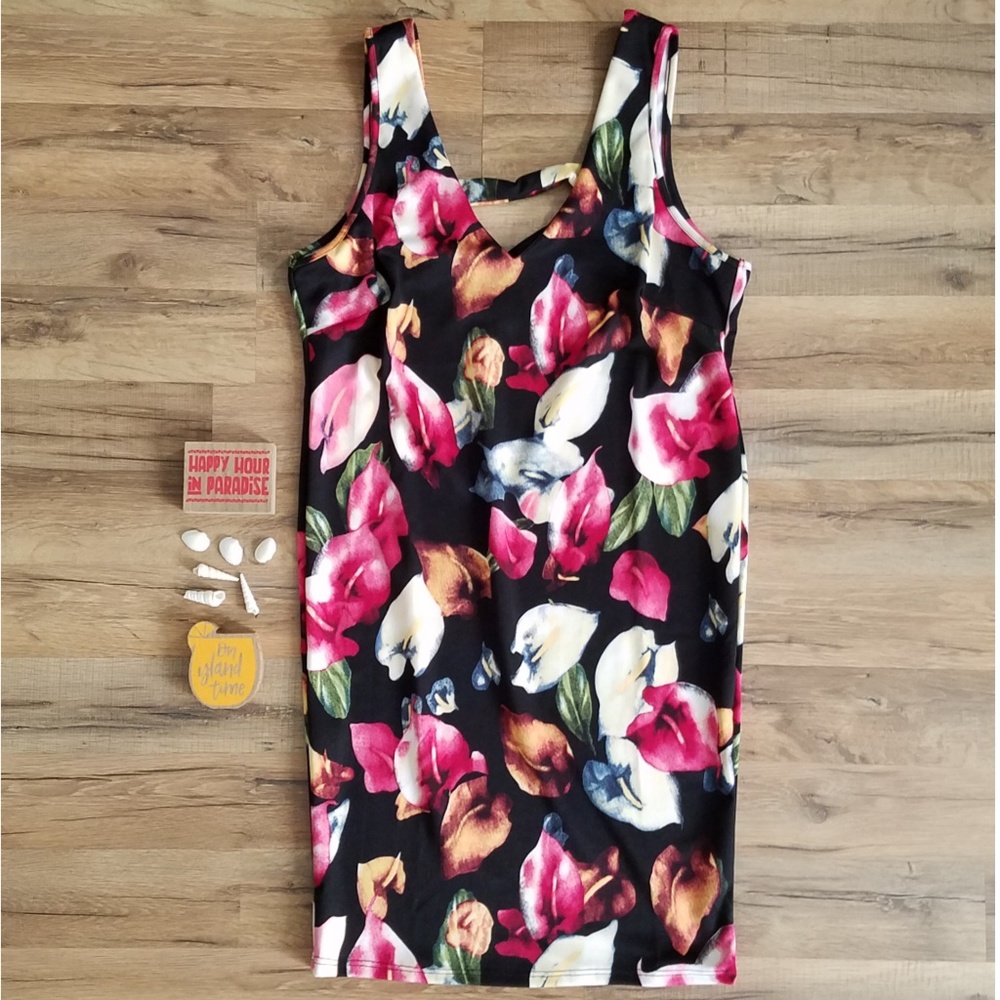 SALE !! PLUS FLORAL SLEEVELESS DRESS - Picture 3 of 6